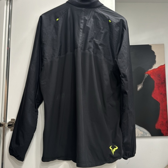 Men’s lightweight black jacket with bright yellow accents - Picture 2 of 3